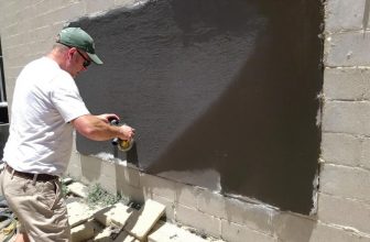 Comment faire une arase sur un mur de clôture en parpaing : guide complet