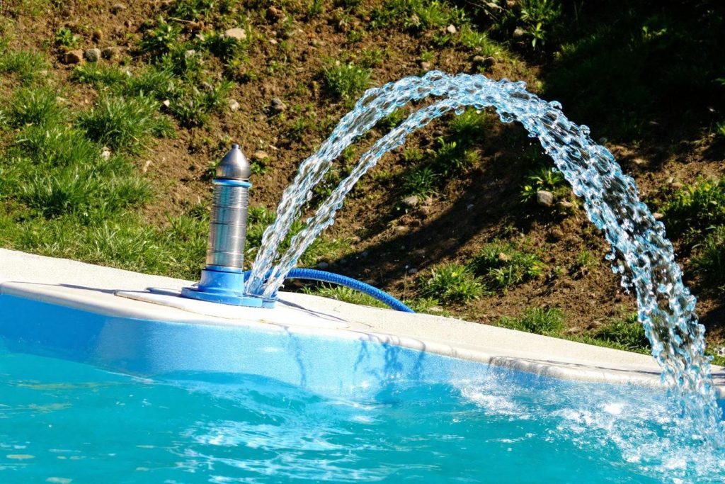 Comment vidanger une piscine correctement : guide pratique et légal