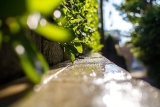 Comment consolider un mur en pierre qui penche ? Que faire ?