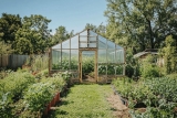 Comment fabriquer une Serre de Jardin​ soi même ? Guide 2026