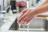 Enlever silicone sur les mains : Techniques & Astuces