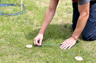 Niveler un terrain avec une palette : guide pratique et astuces simples pour un jardin parfait