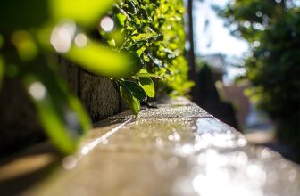 Fondation pour mur de soutènement : guide technique pour une profondeur et largeur optimales à 2m