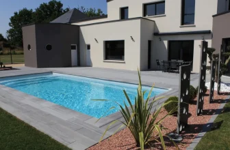 Piscine à coque ou piscine béton : que choisir selon votre projet ?