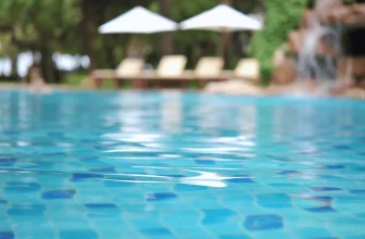 Quoi choisir entre piscine enterrée, semi-enterrée ou hors sol ?