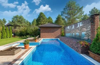Peinture de piscine et abords : quel type choisir et comment l&rsquo;appliquer ?